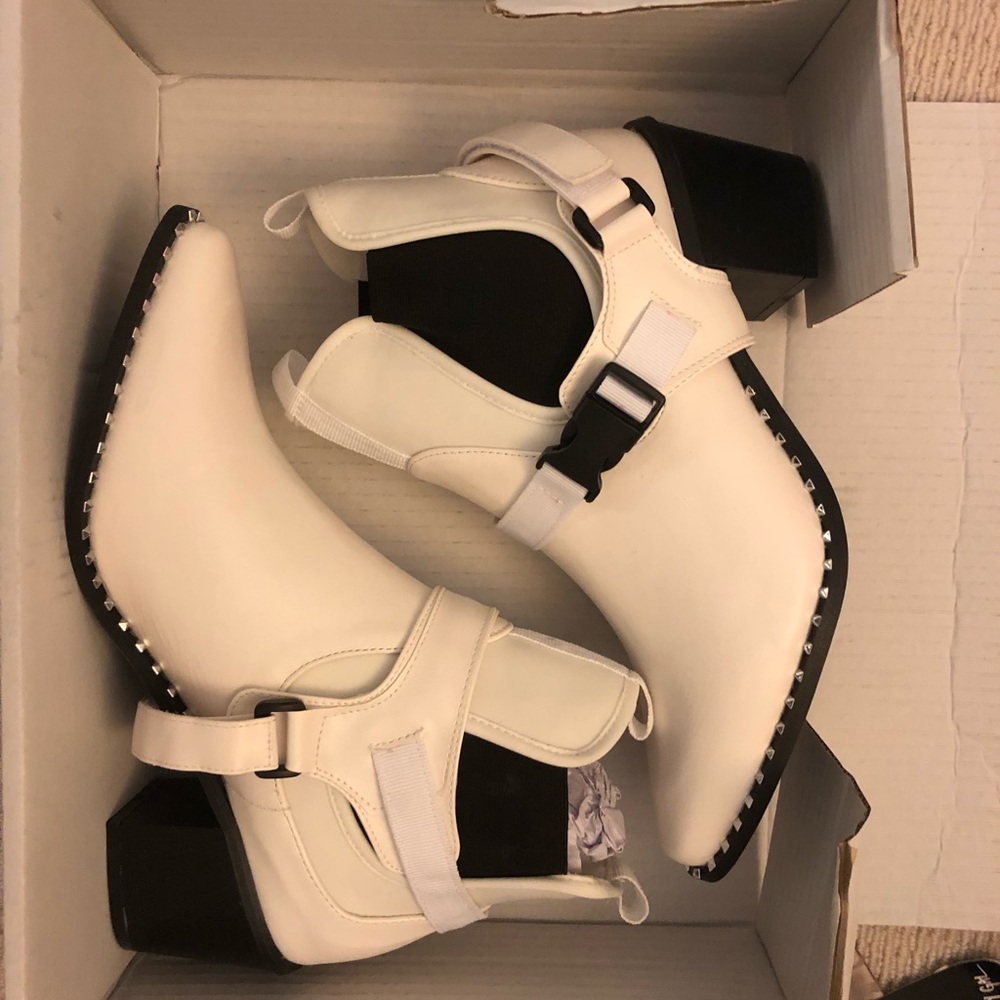 BRAND NEW WHITE WESTERN INSPIRED BOOTS - Picture 1 of 4